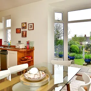 Guest house Beautiful Family In Mumbles, With Garden, The Mumbles
